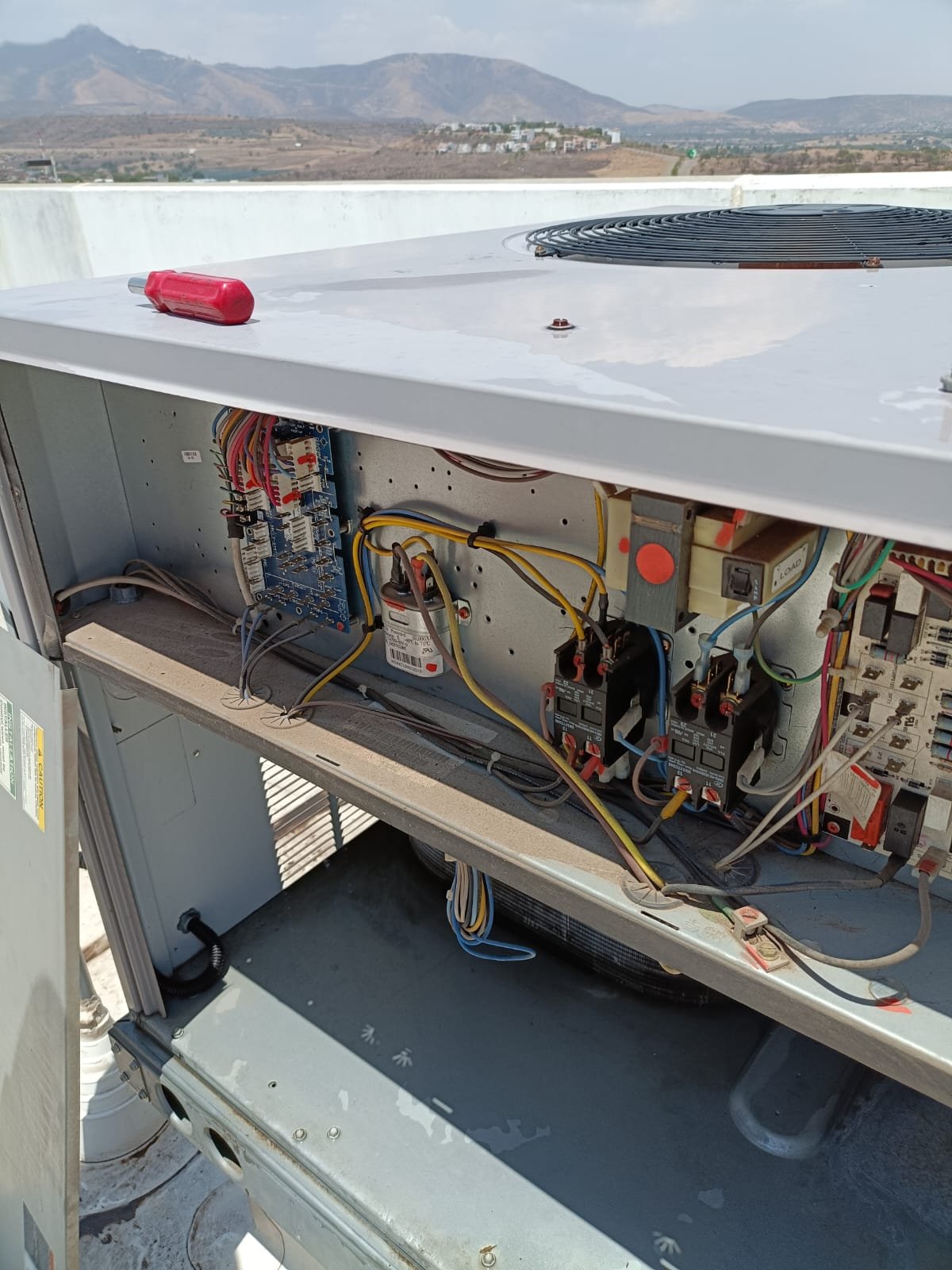 Instalación de minisplit residencial en azotea